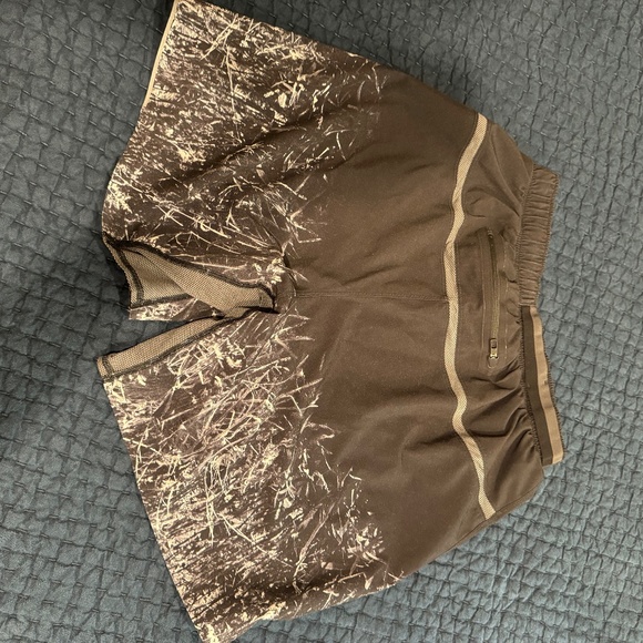 Lululemon men’s surge shorts 6” - Picture 2 of 3